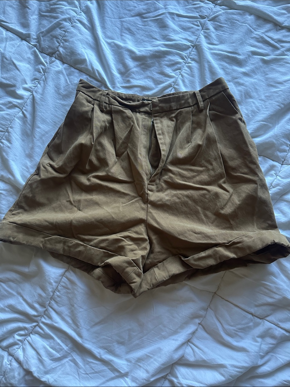 MOTF High-Waisted Pleated Shorts in Olive Brown